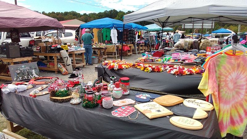 Flowers and Handmade Crafts That Add a Personal Touch Flowers and Handmade Crafts That Add a Personal Touch