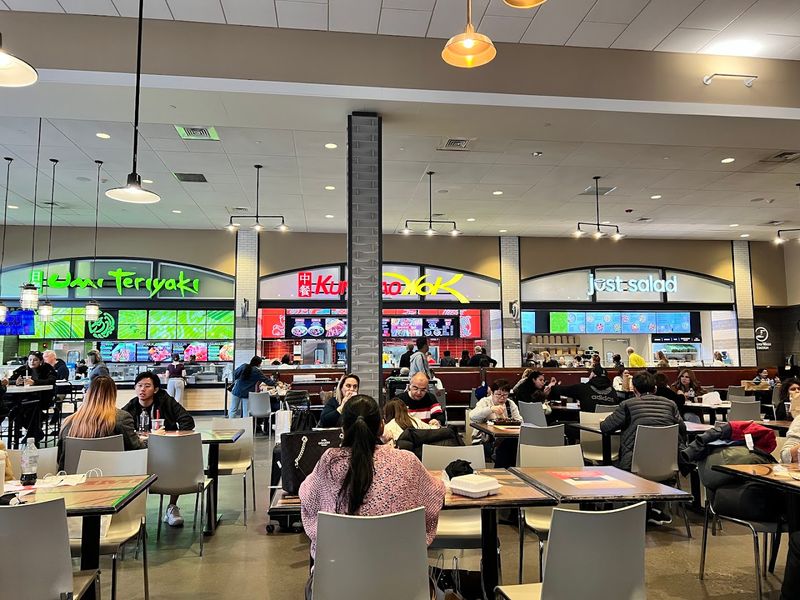 Food Court Eats: Fueling Your Shopping Day Without Breaking the Bank Food Court Eats: Fueling Your Shopping Day Without Breaking the Bank