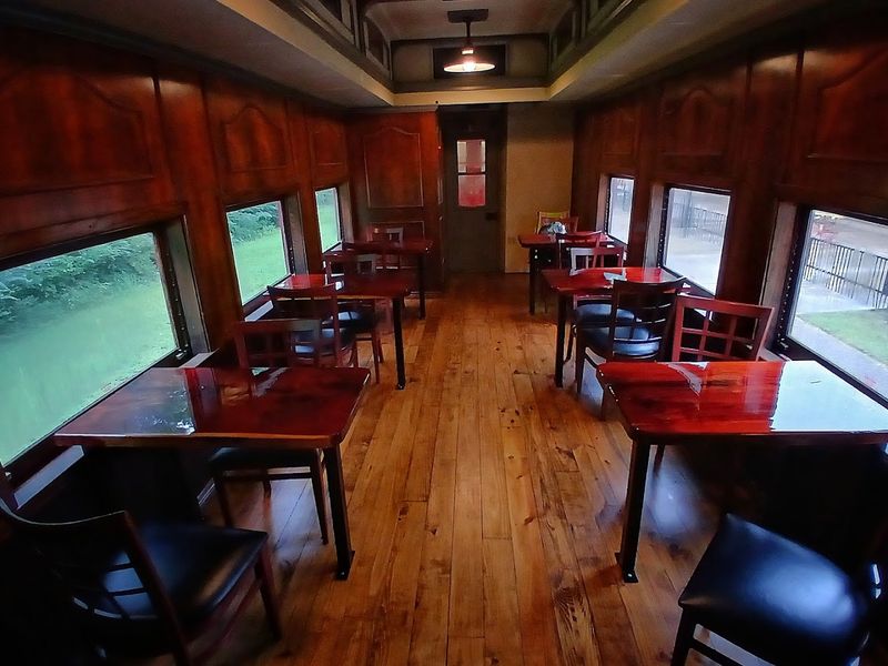 Food on the Train and Lakeside Dining Options