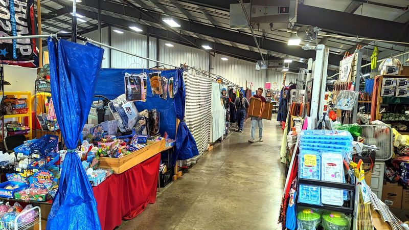 Four Seasons Flea & Farm Market - Youngstown, Ohio