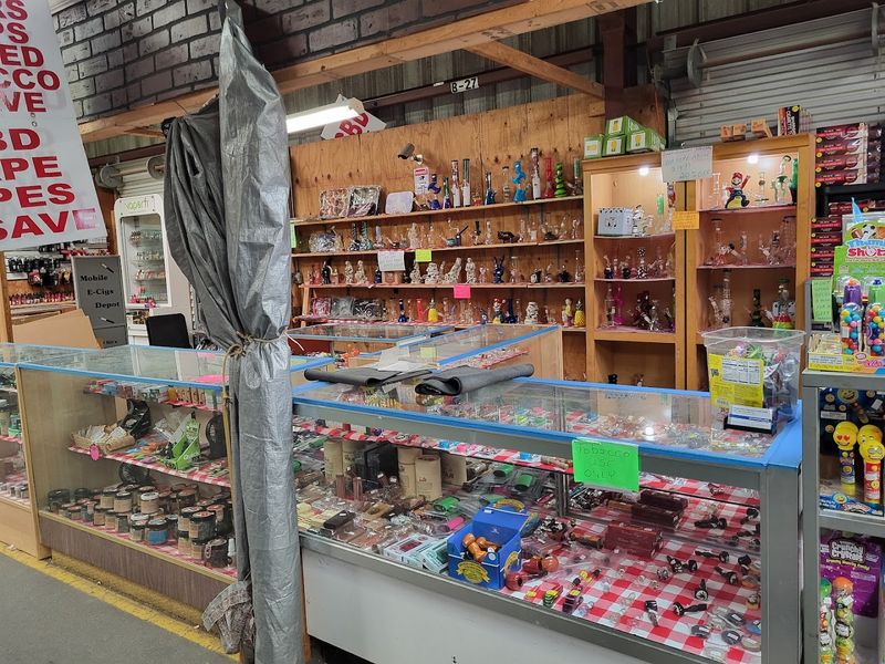 Frank's Rocks: A Gemstone Lover's Dream Booth