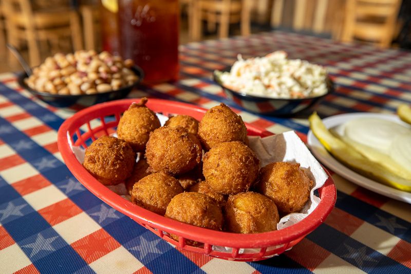 Free Vittles That Wow Before the Meal Even Starts Free Vittles That Wow Before the Meal Even Starts