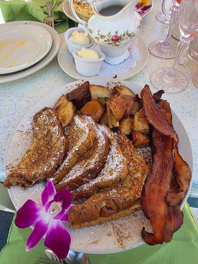 French Toast and Classic Breakfast Plates Done Right