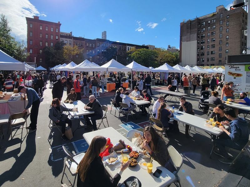 Fresh Juices and Food Stalls to Fuel Your Shopping