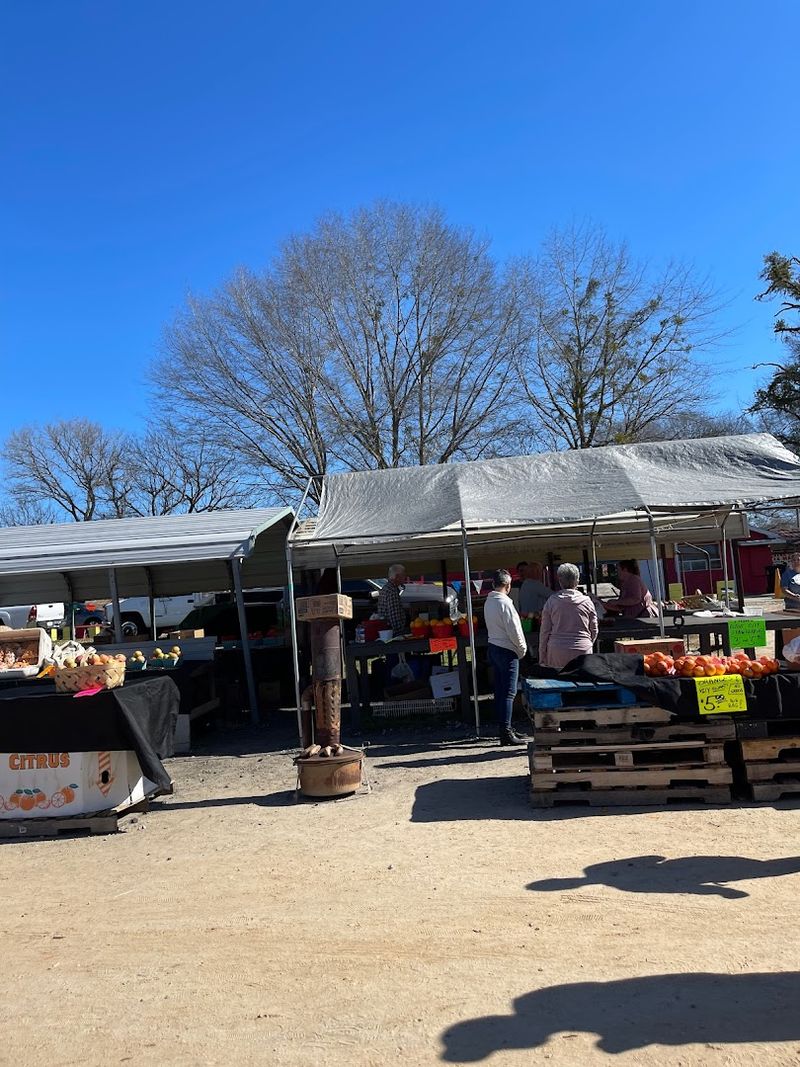 Fresh Produce and Baked Goods That Taste Like Home Fresh Produce and Baked Goods That Taste Like Home