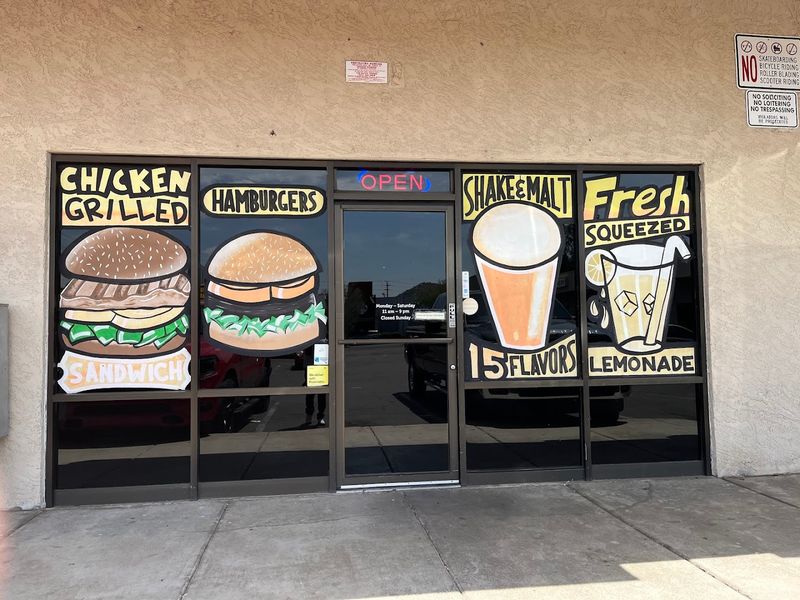 Freshly Squeezed Lemonade Made Right in Front of You