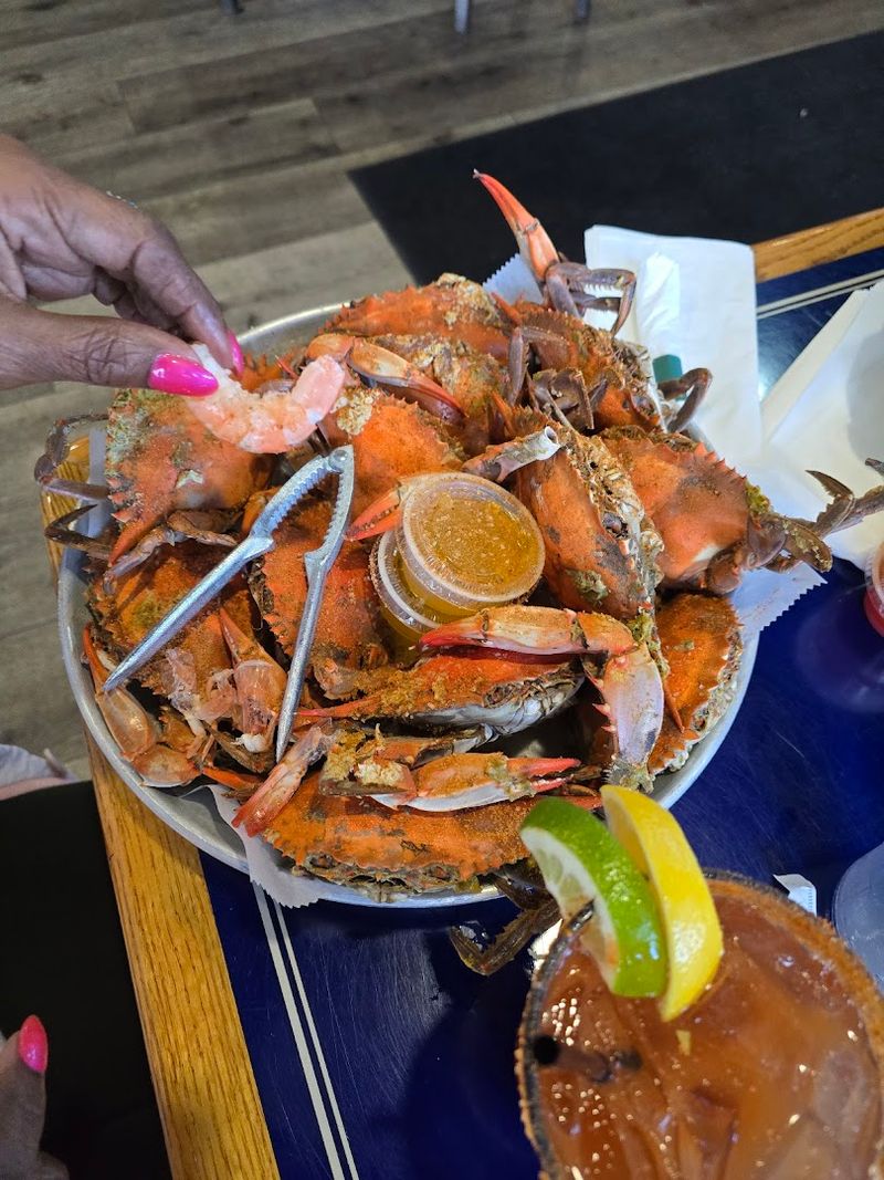Friendly Staff Who Teach You to Crack Blue Crabs