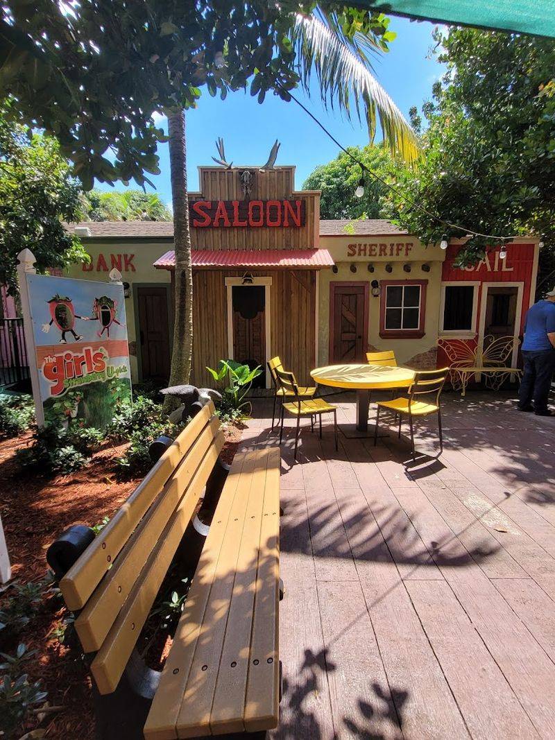 Fruit Smoothie Bar and Outdoor Seating