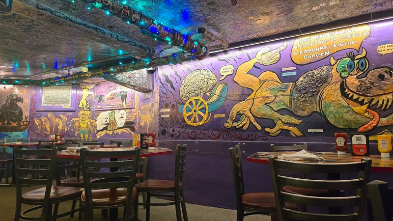 Funky Atmosphere and Eclectic Wall Art