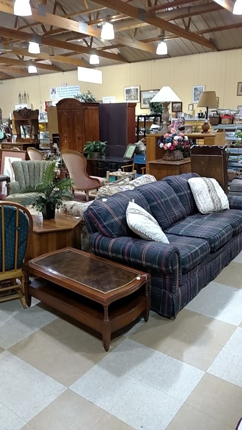 Furniture Finds That Will Stop You in Your Tracks Furniture Finds That Will Stop You in Your Tracks