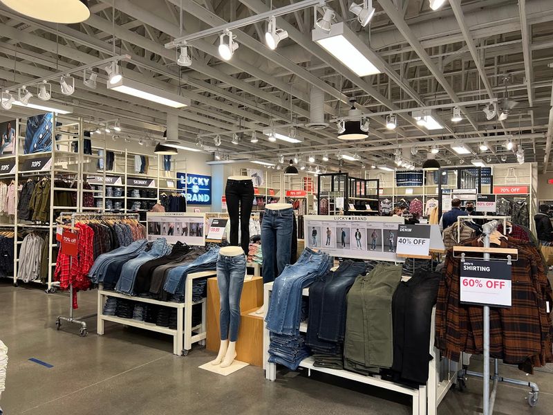 Gap Outlet Finds That Make Budget Shopping Feel Luxurious Gap Outlet Finds That Make Budget Shopping Feel Luxurious