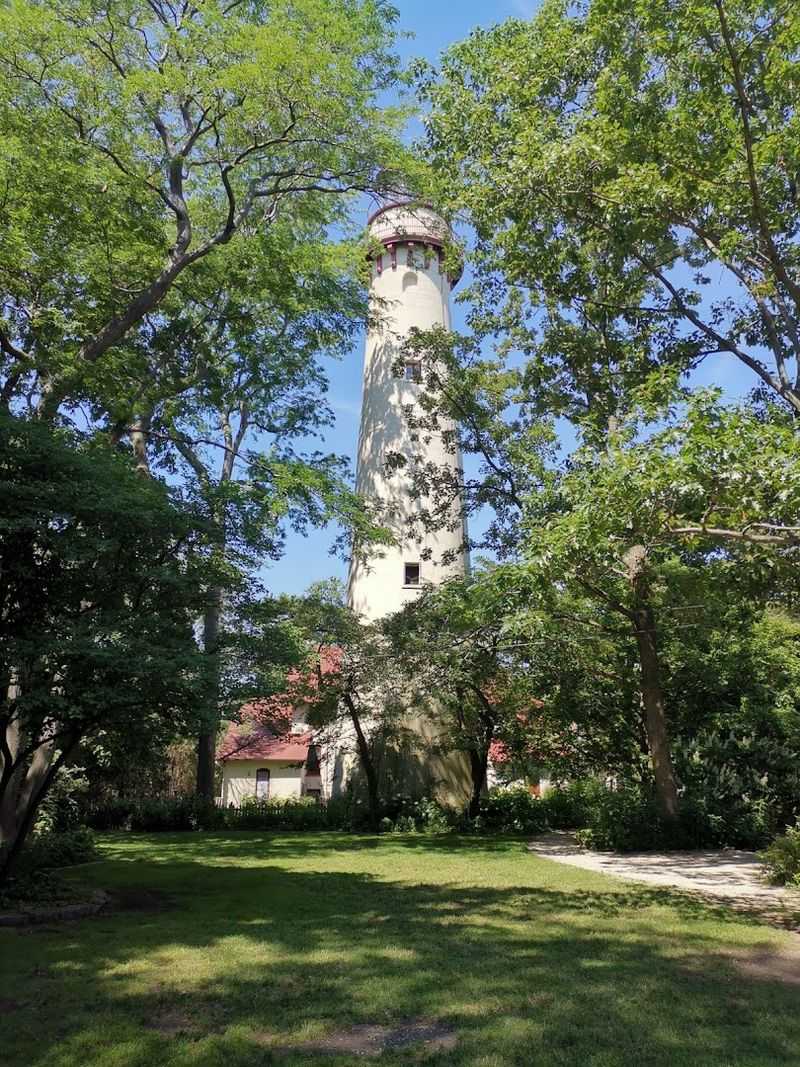 Grosse Point Lighthouse: A Storybook Beacon on the Shore