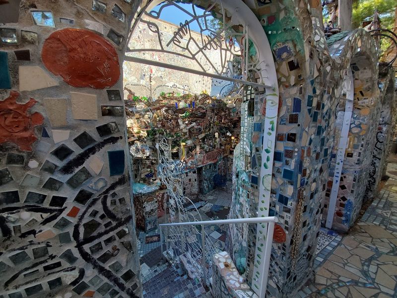 Guided Tours That Bring the Art to Life