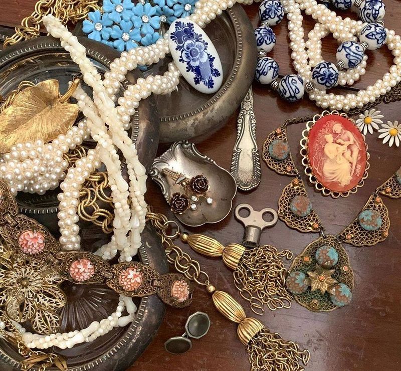 Handmade Crafts and Jewelry That Support Local Artisans Handmade Crafts and Jewelry That Support Local Artisans