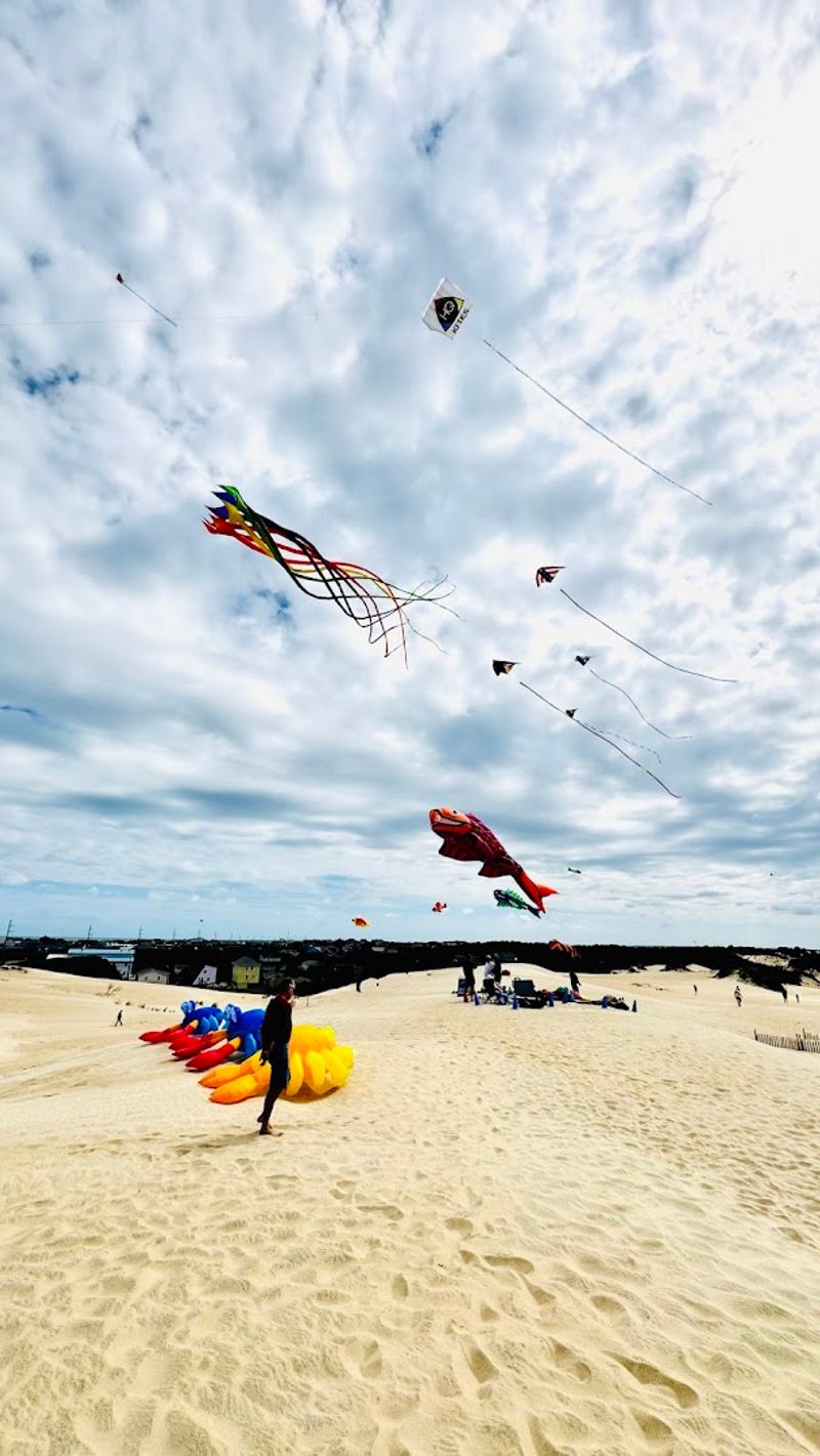 Hang Gliding Lessons Right on the Dunes Hang Gliding Lessons Right on the Dunes