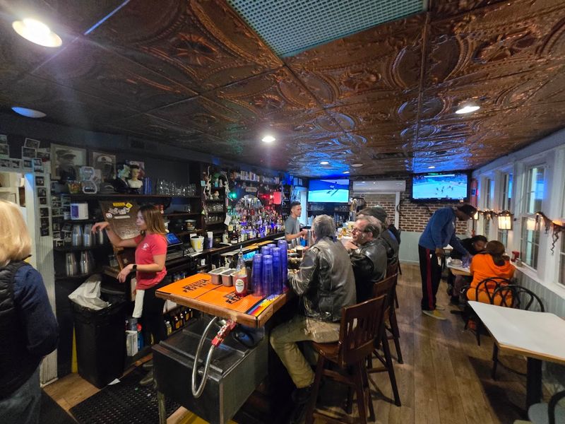 Happy Hour Deals Worth Planning Your Day Around