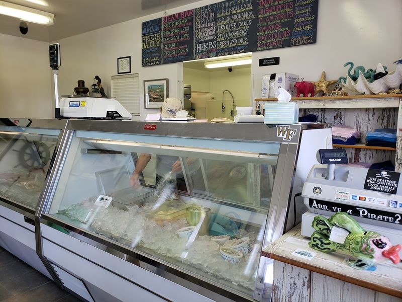 Harbor House Seafood Market - Hatteras, North Carolina