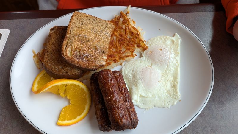 Hashbrowns That Are Crispy, Huge, and Absolutely Filling Hashbrowns That Are Crispy, Huge, and Absolutely Filling