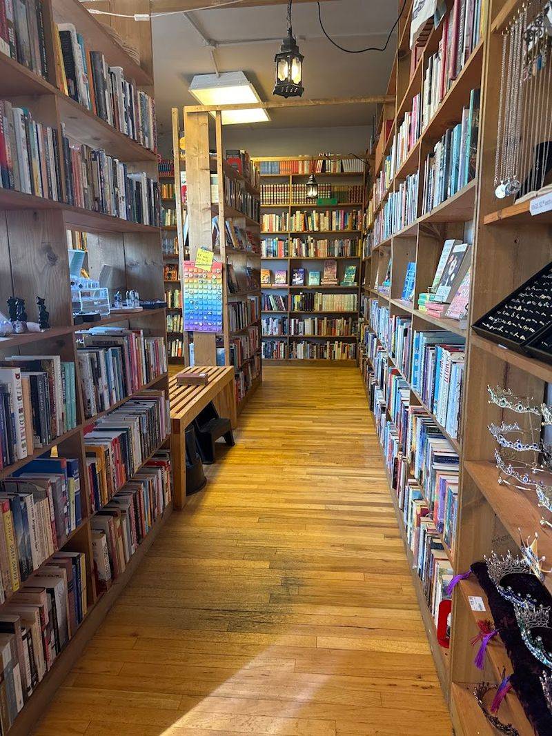 Hidden Rooms and Labyrinthine Layout