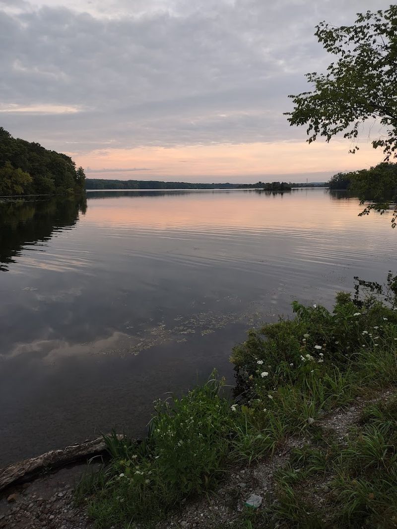Hiking Trails With Jaw-Dropping Lake Views Hiking Trails With Jaw-Dropping Lake Views