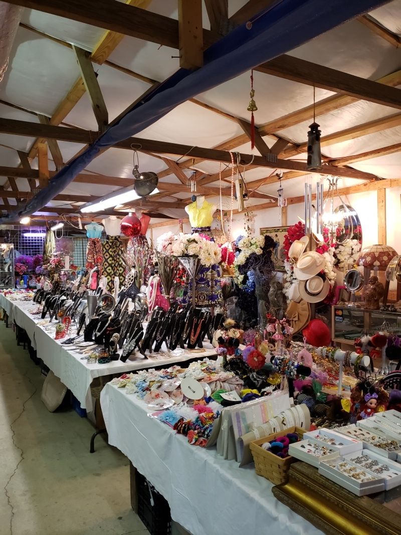 How to Make the Most of Your Visit to Keller's Flea Market