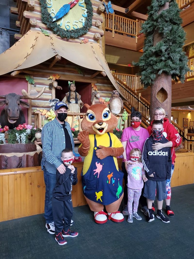 Howly Wood Ice Cream-Themed Children's Spa