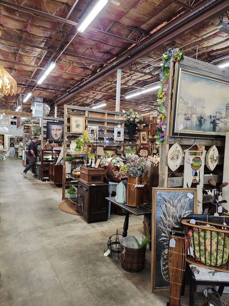 Hundreds of Independent Vendors All in One Place