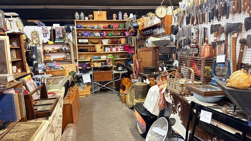 Indoor Vendors Offer a Different Kind of Treasure Hunt