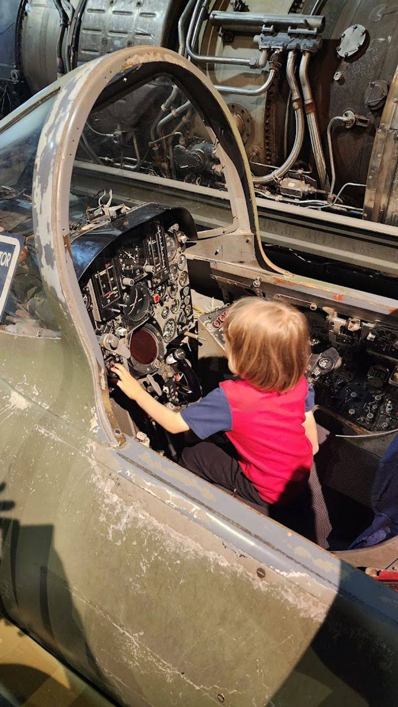 Interactive Multimedia Presentations Throughout the Hangar