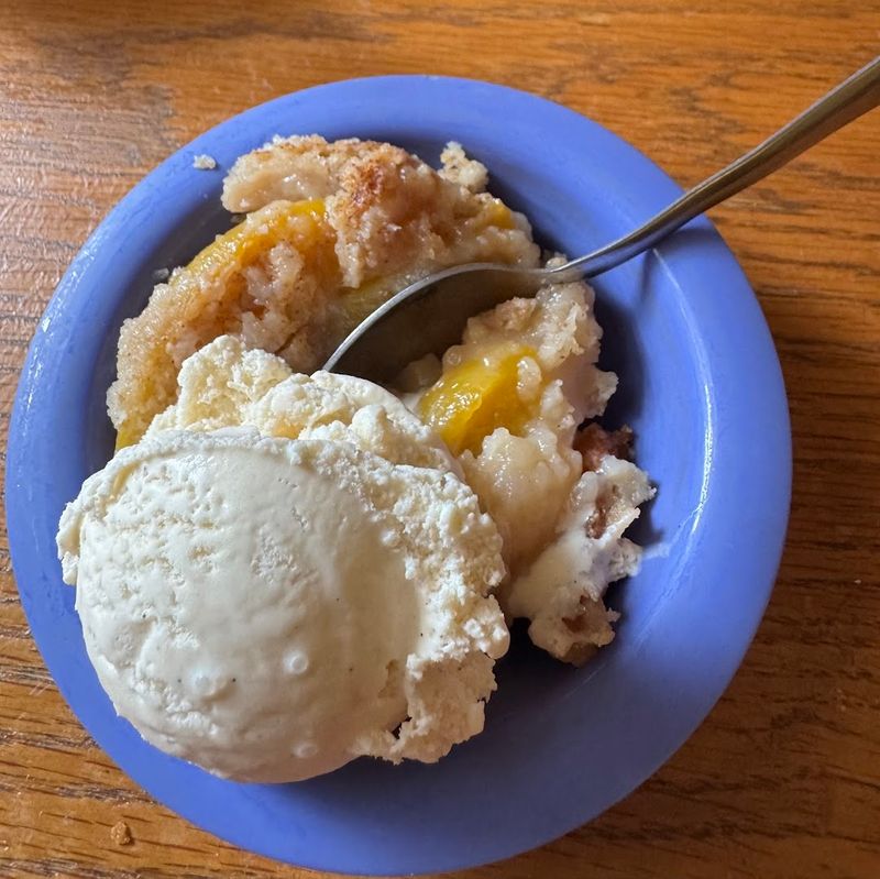Irresistible Peach Cobbler with Ice Cream
