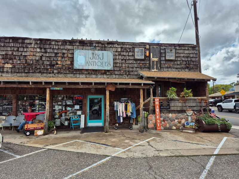 J & J Antiques - Cottonwood, Arizona