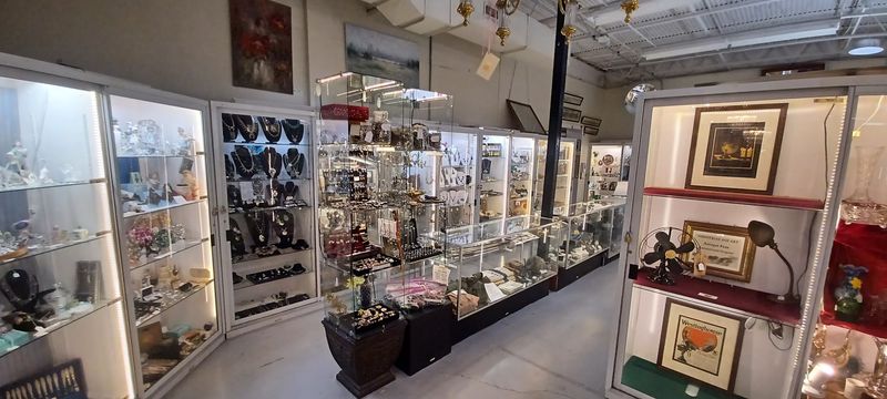 Jewelry Booths Hiding Sparkling Surprises