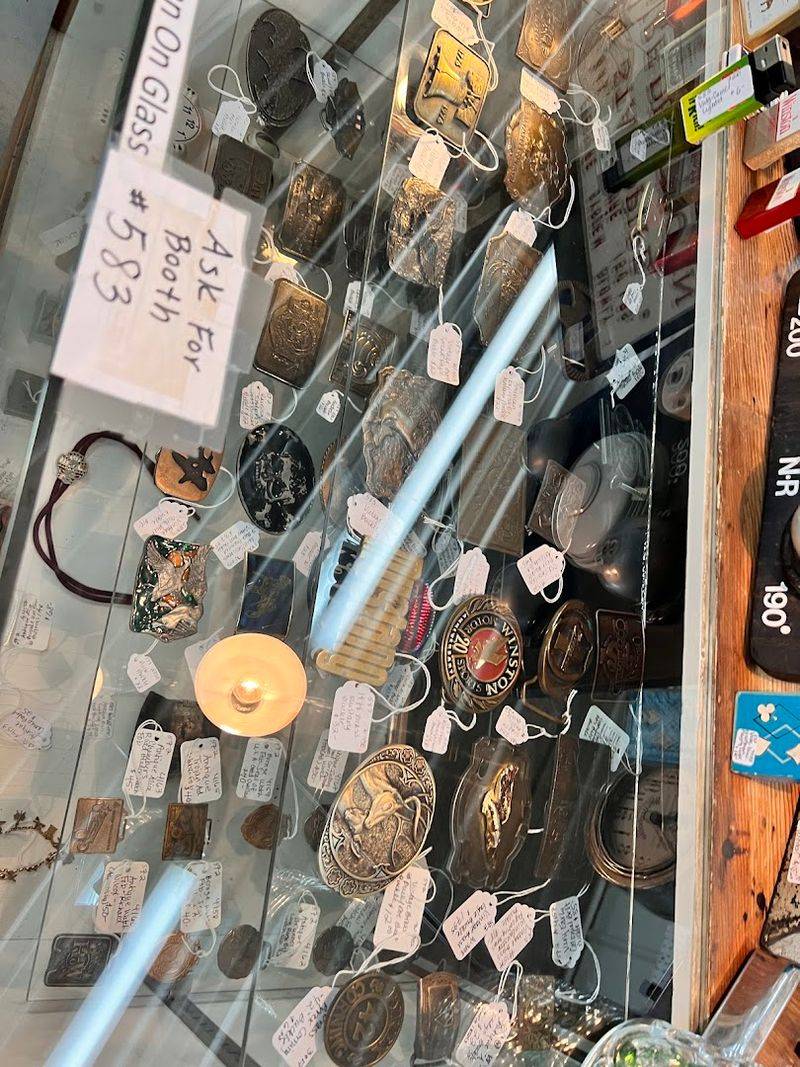 Jewelry, Crystals, and Gems That Catch the Light Just Right Jewelry, Crystals, and Gems That Catch the Light Just Right