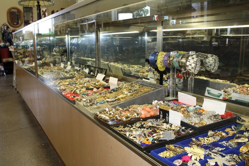 Jewelry Hunters Will Find Their Paradise Here