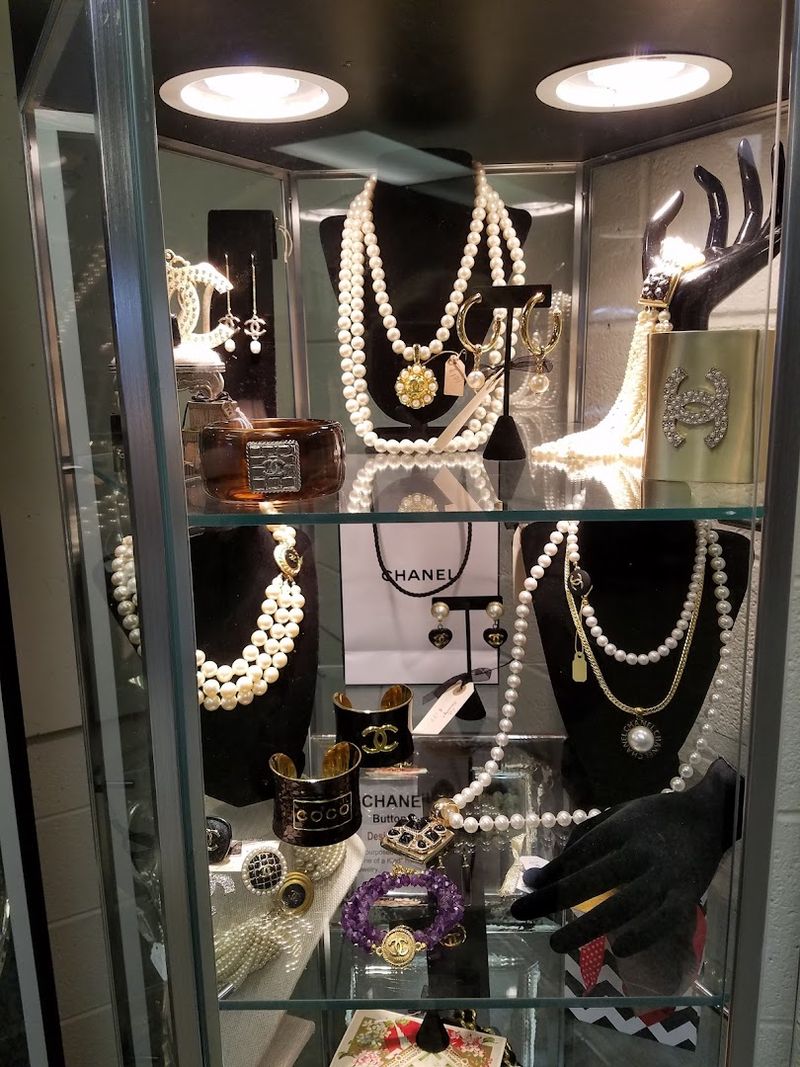 Jewelry and Collectibles for the Detail-Oriented Shopper