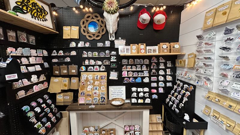 Jewelry and Wearable Vintage Finds That Stand Out Jewelry and Wearable Vintage Finds That Stand Out