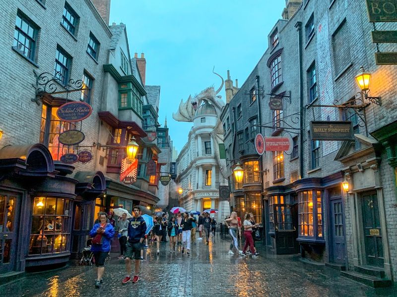 Knockturn Alley: The Darker Side of the Wizarding World