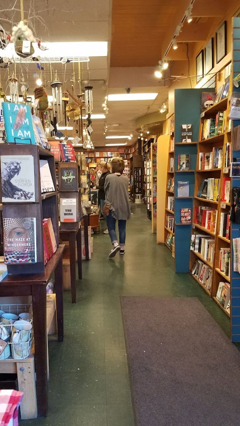 Knowledgeable Staff Who Actually Love Books Knowledgeable Staff Who Actually Love Books