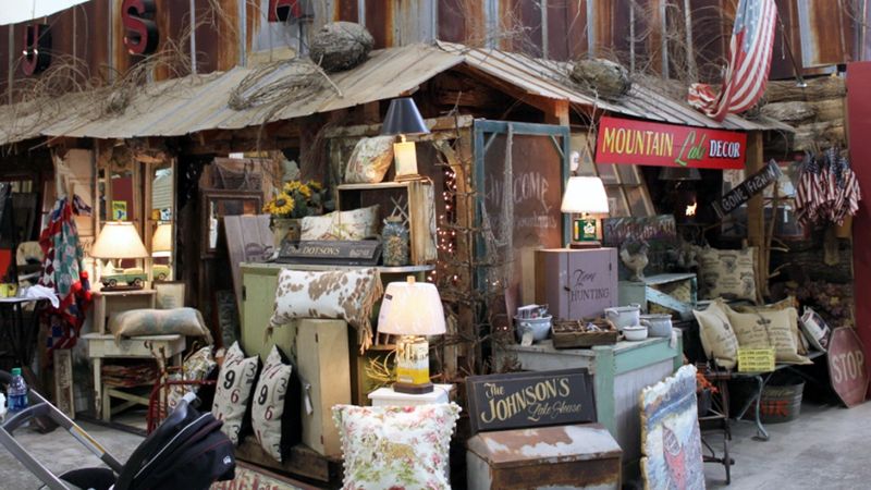 Lakewood 400 Antiques Market - Cumming, Georgia