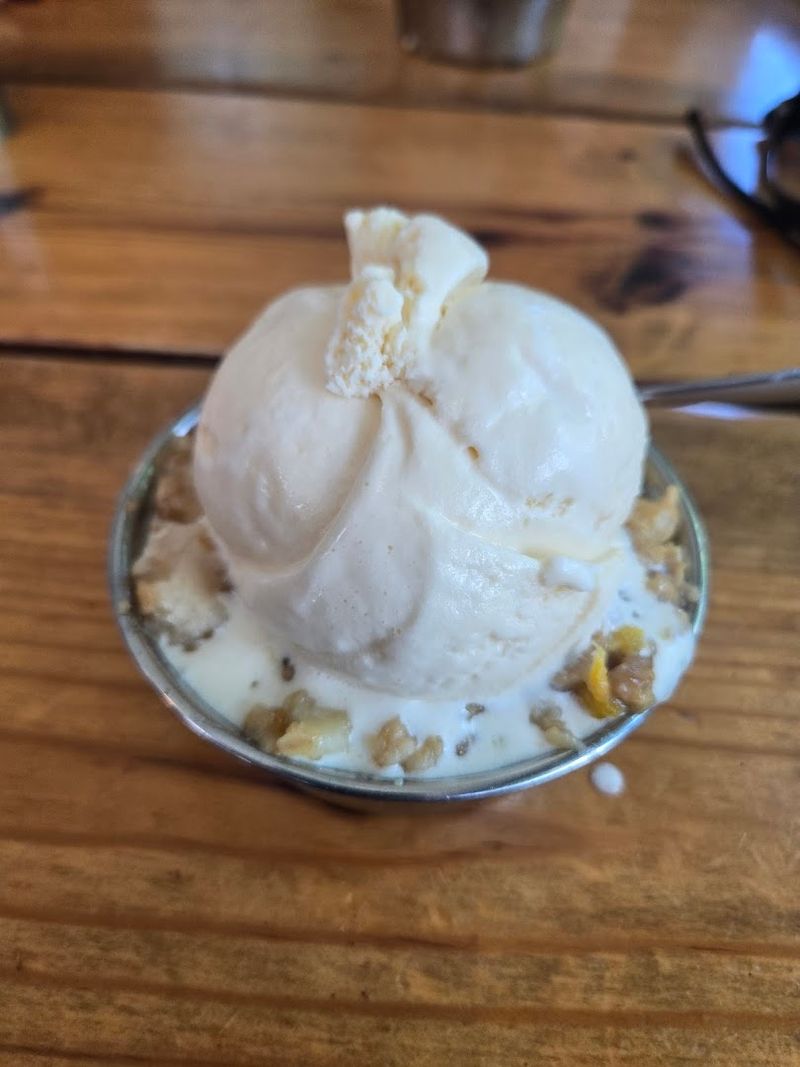 Legendary Peach Cobbler That Gets Its Own Fan Mail