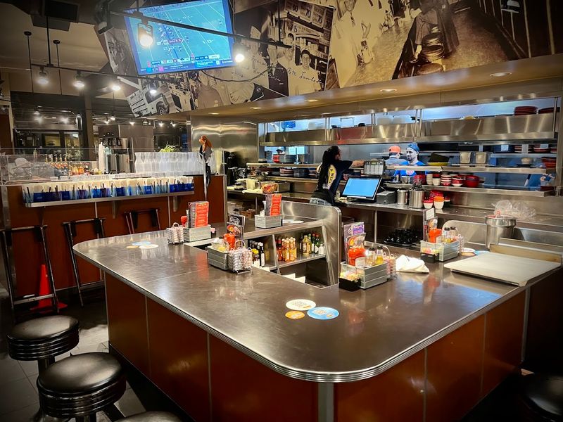 Lightning-Fast Kitchen That Never Misses a Beat