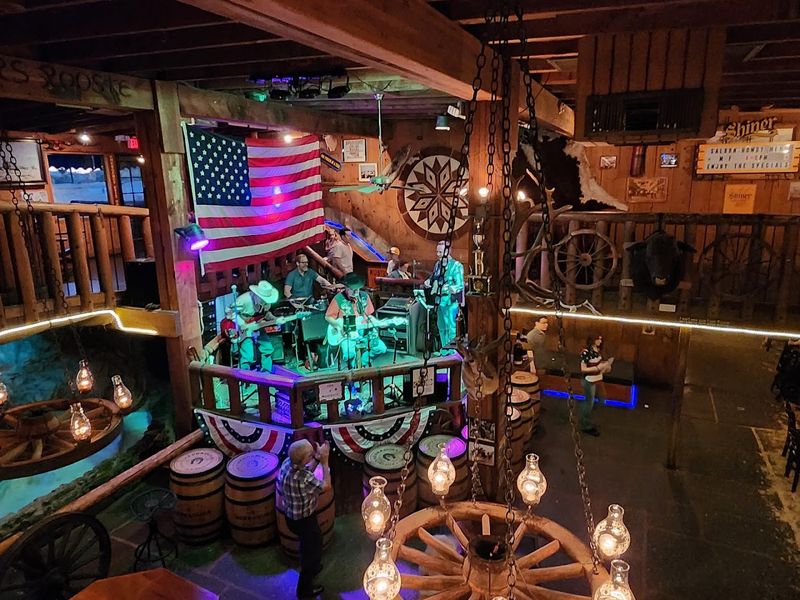 Live Country Music That Sets the Perfect Mood Live Country Music That Sets the Perfect Mood