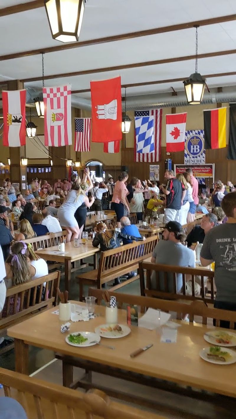 Live Entertainment That Brings the Hall to Life