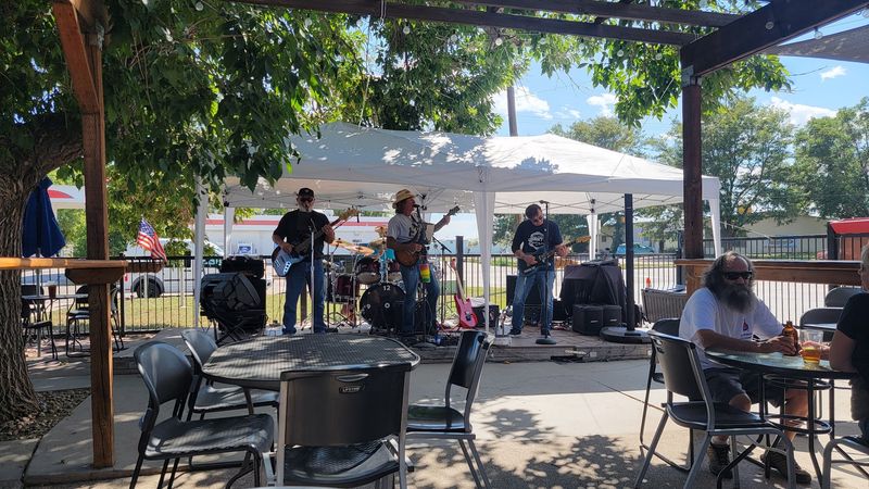 Live Music Nights That Turn Dinner Into a Party