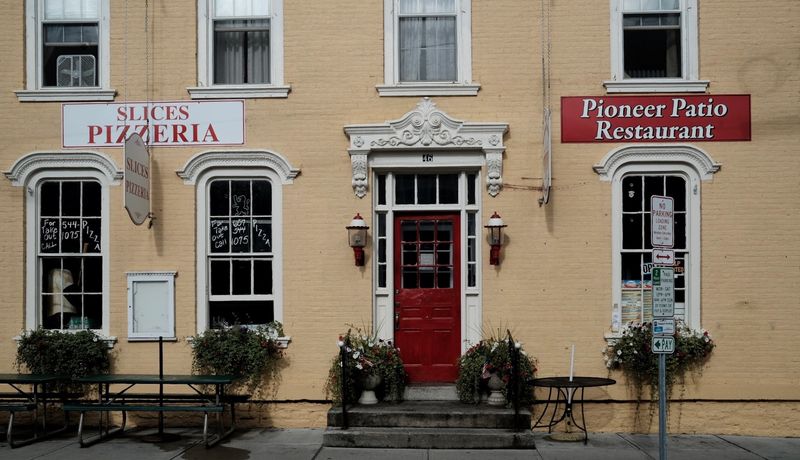 Local Dining and Farm-to-Table Restaurants