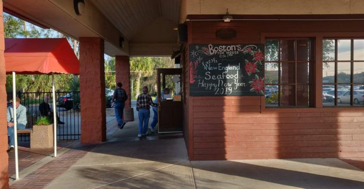 Locals have quietly kept this Florida seafood restaurant a secret for years