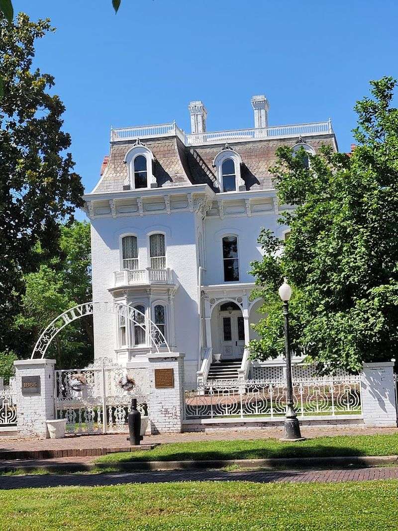Magnolia Manor: A Grand Home Frozen in Time