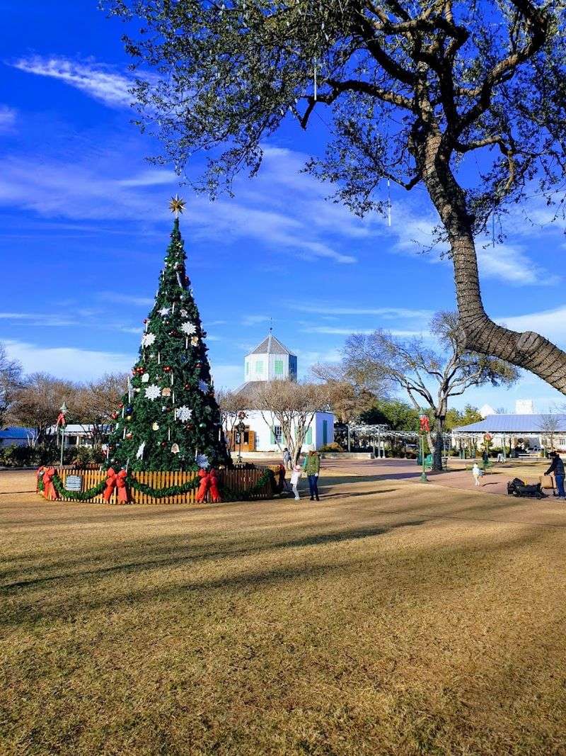 Marktplatz Town Square: The Heart of Fredericksburg
