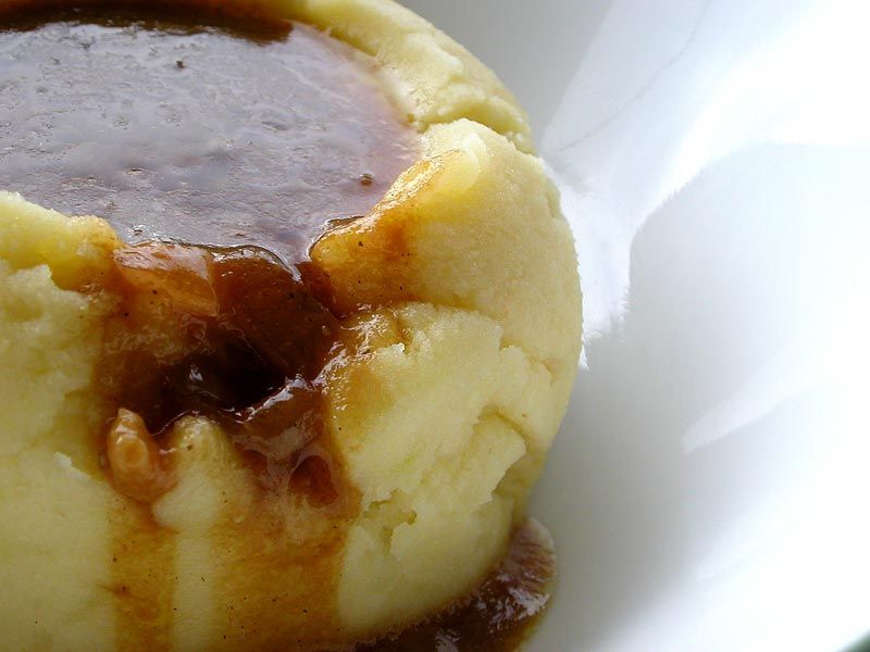Mashed potatoes with gravy