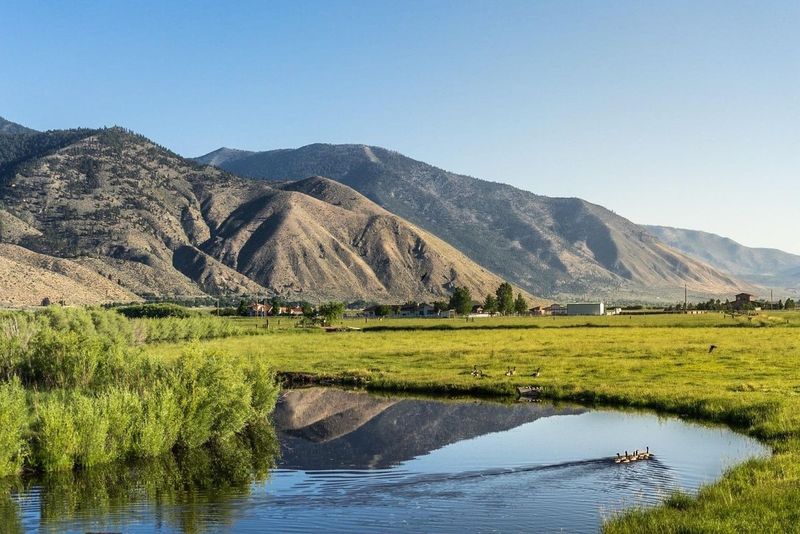 Mild, Four-Season Climate Without Extreme Humidity